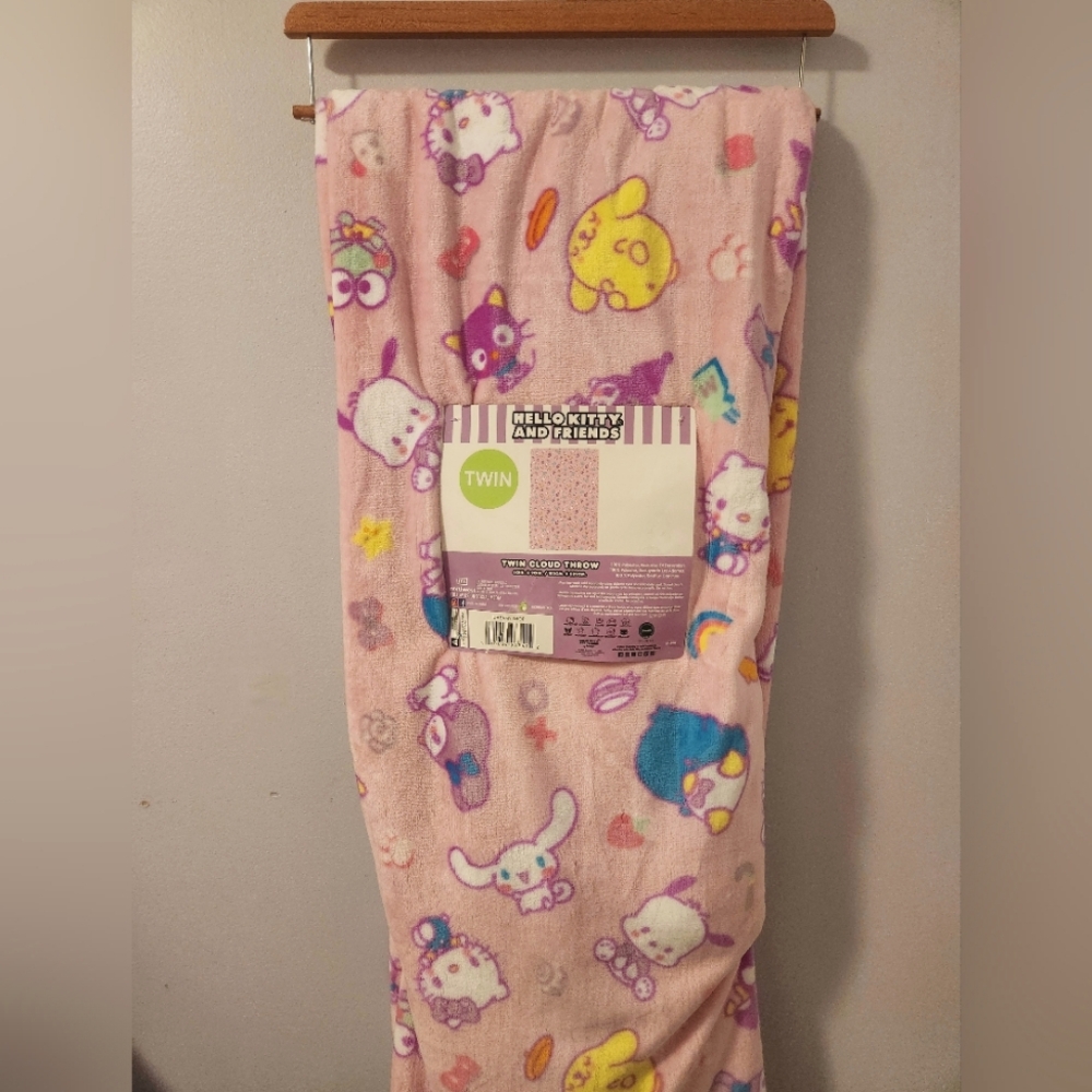 NWT Hello Kitty Kuromi Cinna Pompom  Pochacco Chococat Melody Twin Star Throw